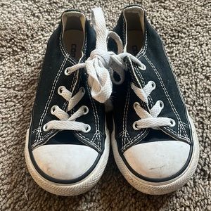 Kids converse. Great condition!